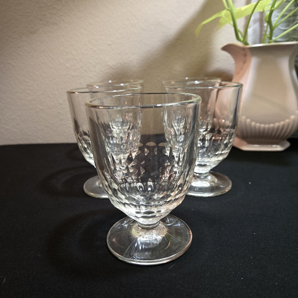 Elegant La Rochere Clear Glass Wine Glasses Set Of Five.